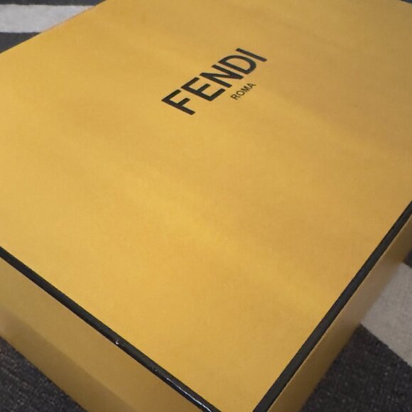 Fendi Women's Sneakers - Size 39 - Worn Once but like New - Picture 11 of 13